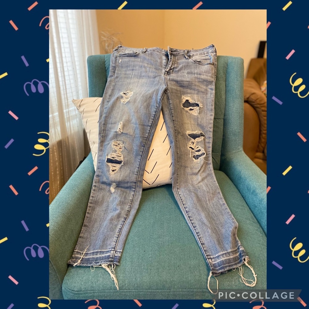 SOLD Bullhead Denim Co Vintage Rip and Repair Jeans - GUC - Size 29 - Picture 1 of 4